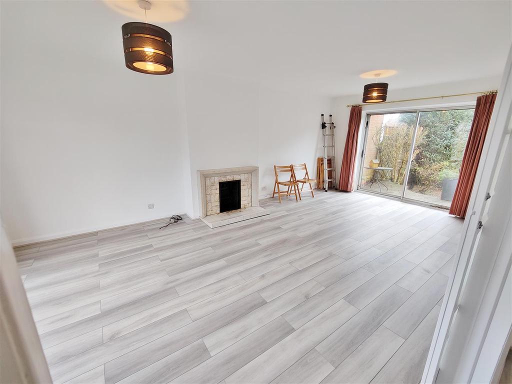 St. Davids Drive, LeighOnSea 3 bed house £1,495 pcm (£345 pw)
