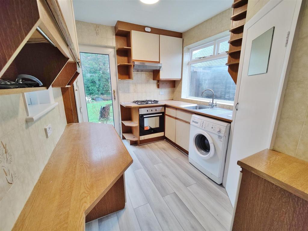 St. Davids Drive, LeighOnSea 3 bed house £1,495 pcm (£345 pw)
