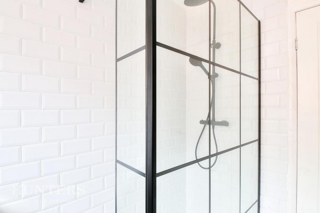 15 Woodbank shower.jpg