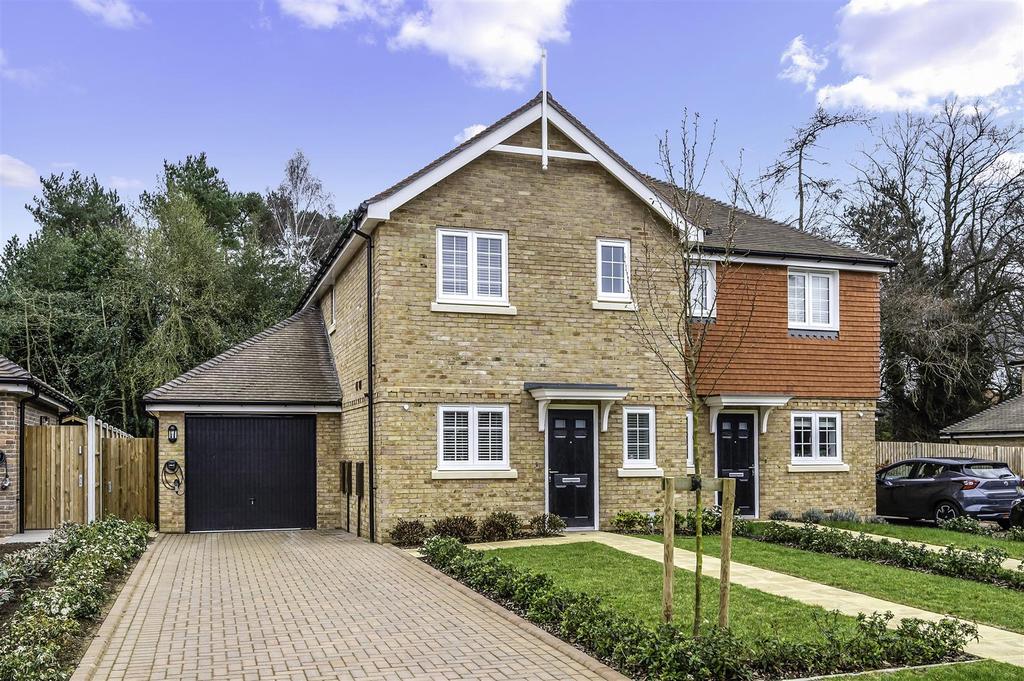 Shelvers Way, Tadworth 3 bed semidetached house for sale £650,000