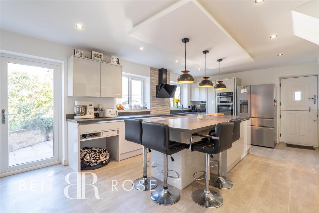 Harvest Drive, WhittleLeWoods, Chorley 4 bed detached house £389,995