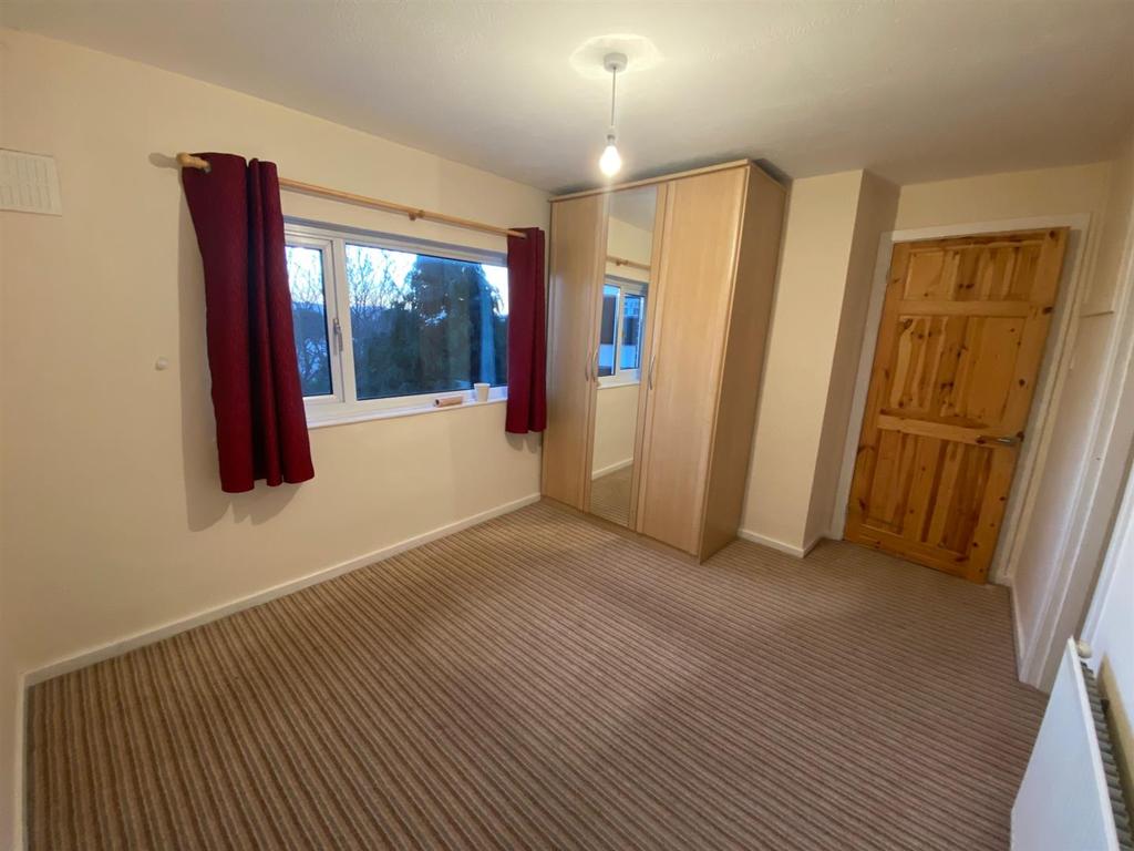 18 Fields Way bed 2 .jpg