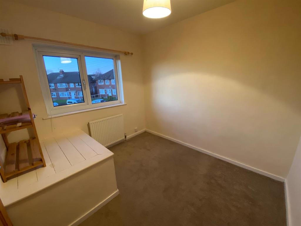 18 Fields Way bed 3.jpg