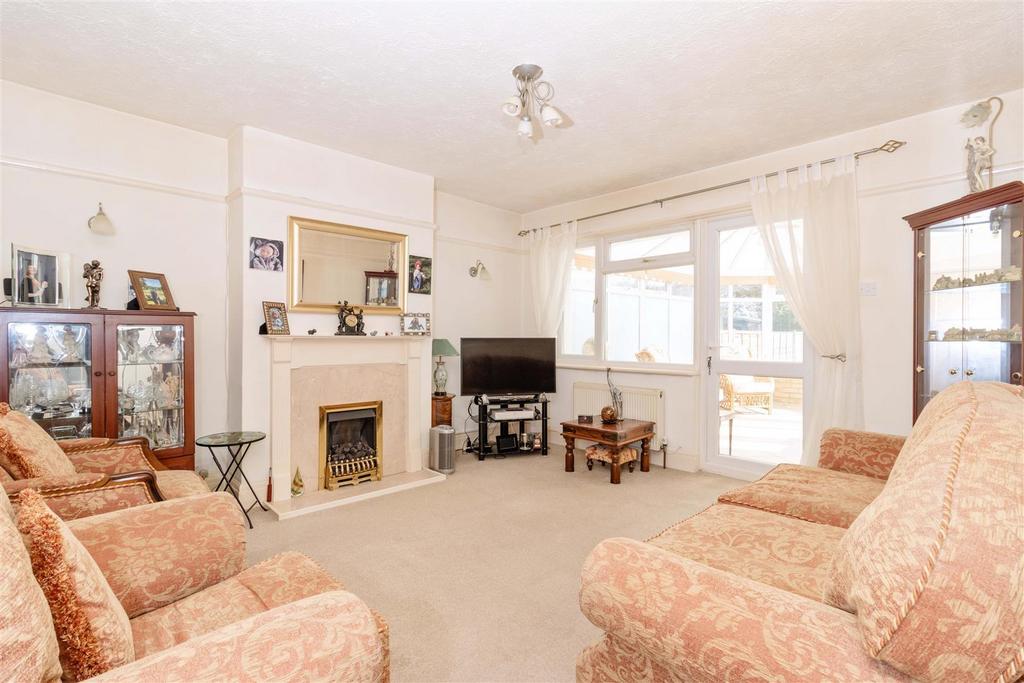 Sunningdale Road, Worthing 2 bed semidetached bungalow £400,000