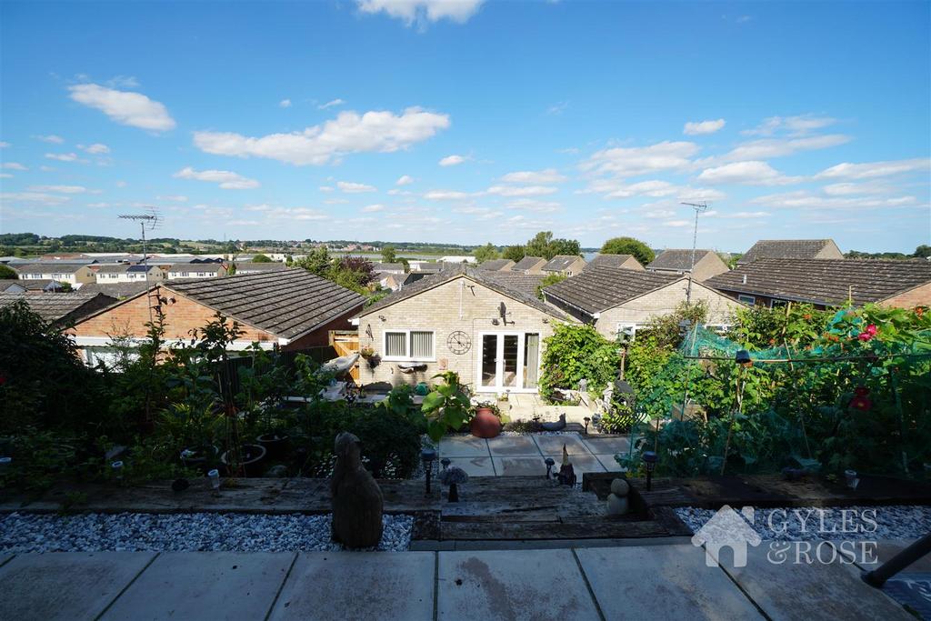 Manningtree 2 bed detached bungalow for sale - £300,000