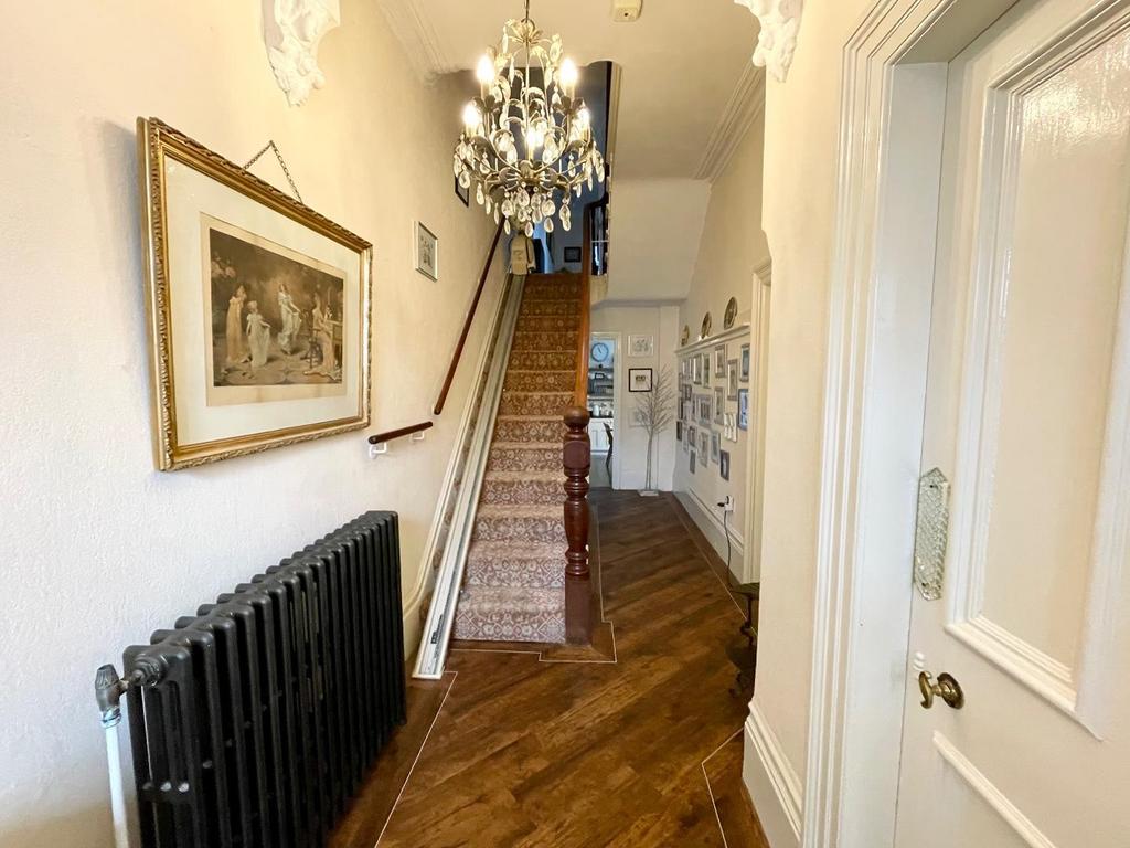 Clifton Avenue, Hartlepool 6 bed semidetached house £325,000