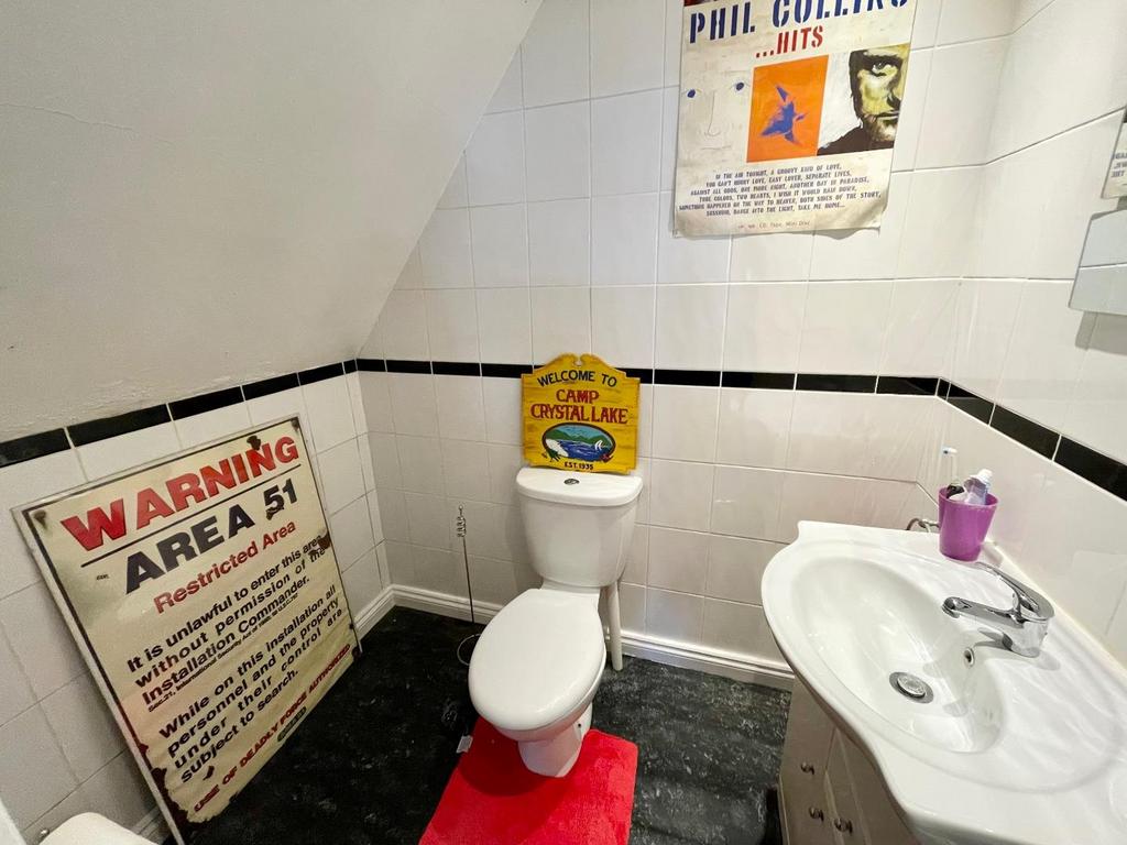 Toilet (2nd Floor)