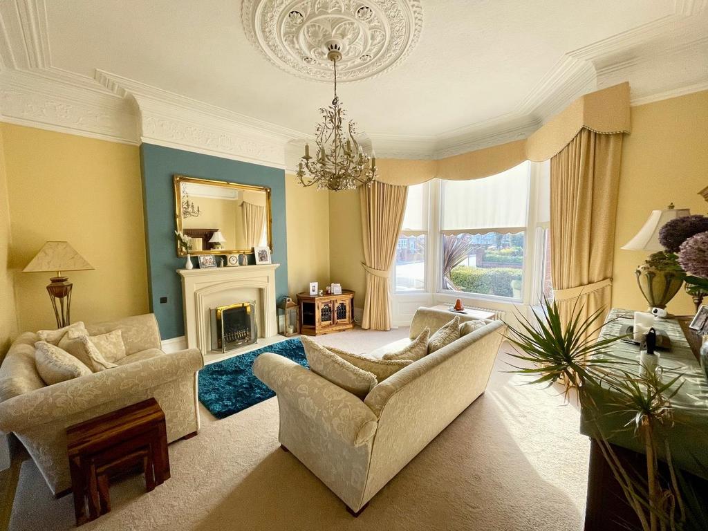 Clifton Avenue, Hartlepool 6 bed semidetached house £325,000