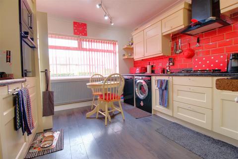5 Dale Close, Gloucester, GL4 6UR