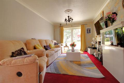 5 Dale Close, Gloucester, GL4 6UR
