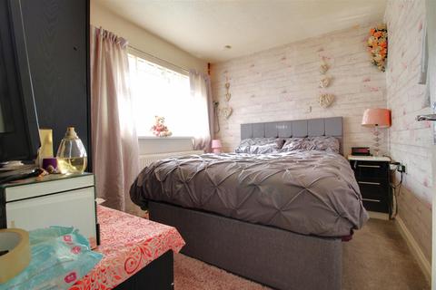 5 Dale Close, Gloucester, GL4 6UR