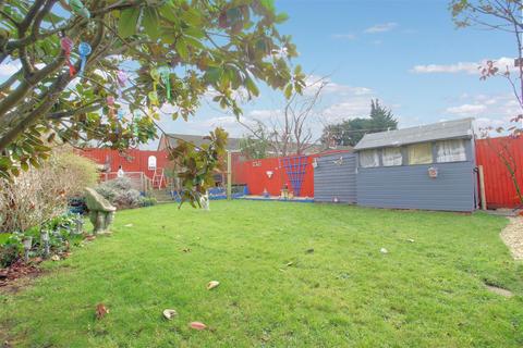 5 Dale Close, Gloucester, GL4 6UR