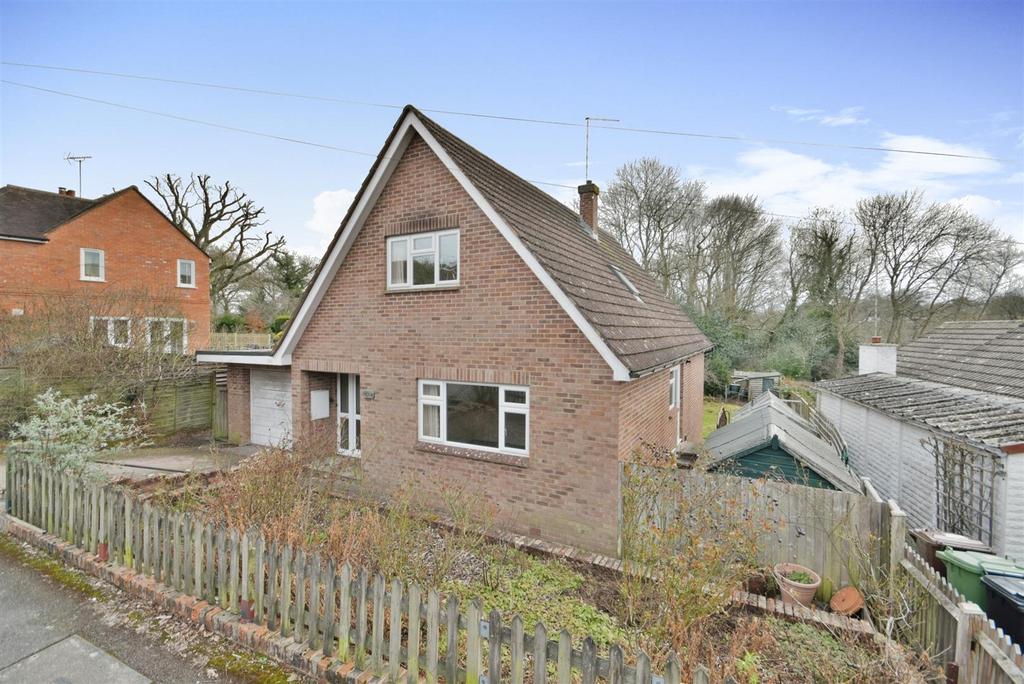 Copthall Avenue, Hawkhurst 4 bed detached house for sale £535,000