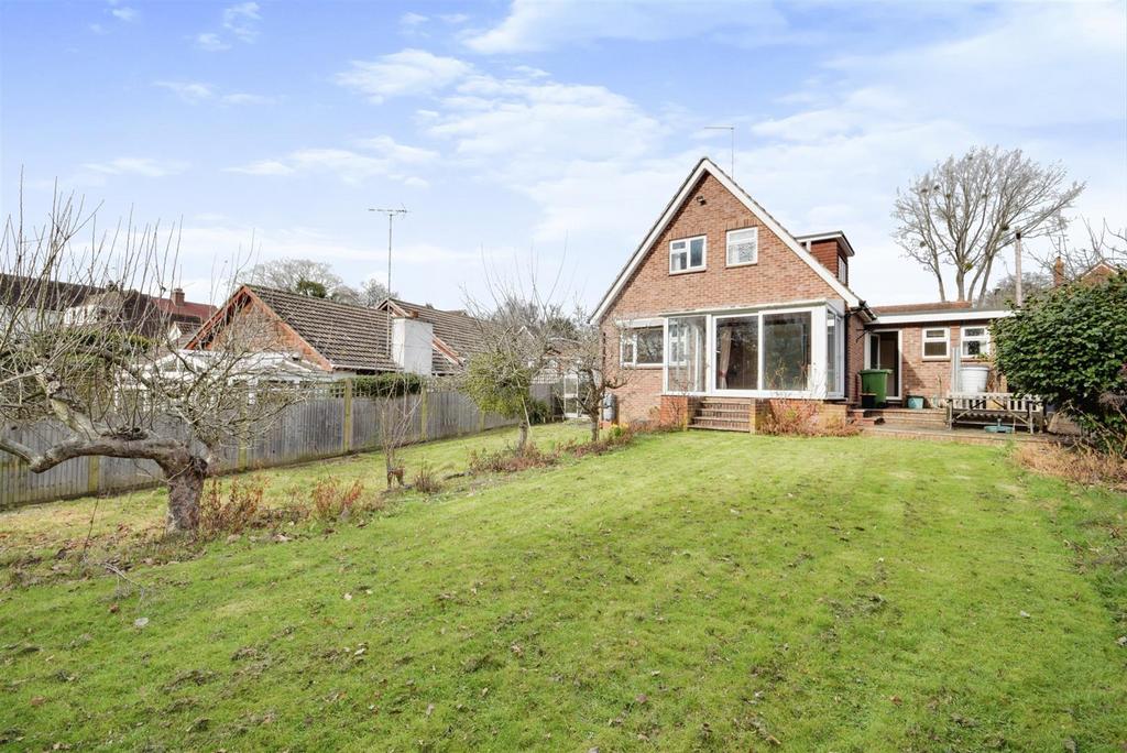 Copthall Avenue, Hawkhurst 4 bed detached house for sale £535,000