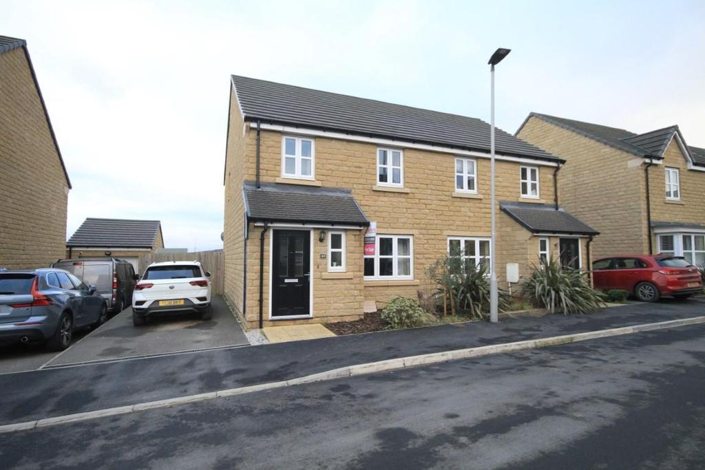 Brompton Drive, Apperley Bridge, Bradford 3 bed semidetached house £