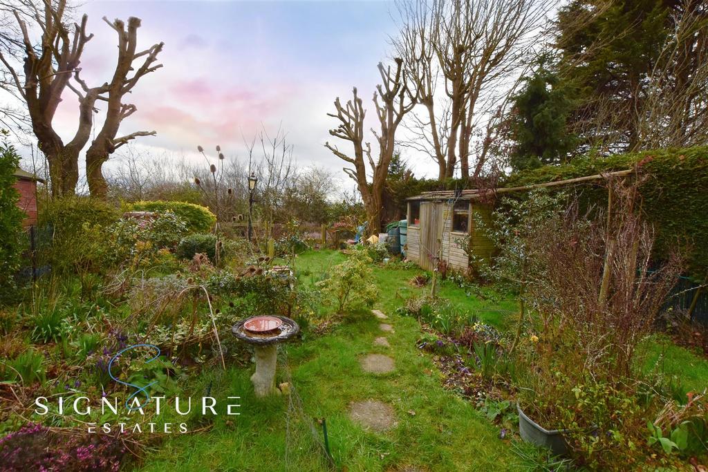 Margaret Close, Abbots Langley 4 bed semidetached house £525,000