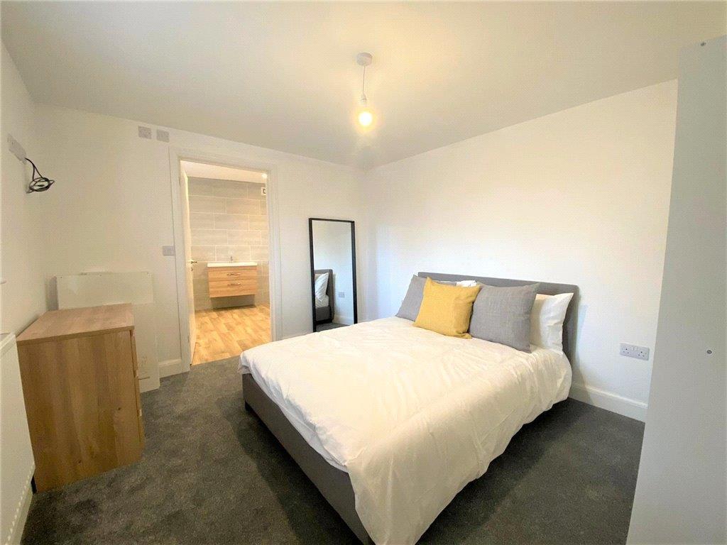 CLT220057 06.jpg
