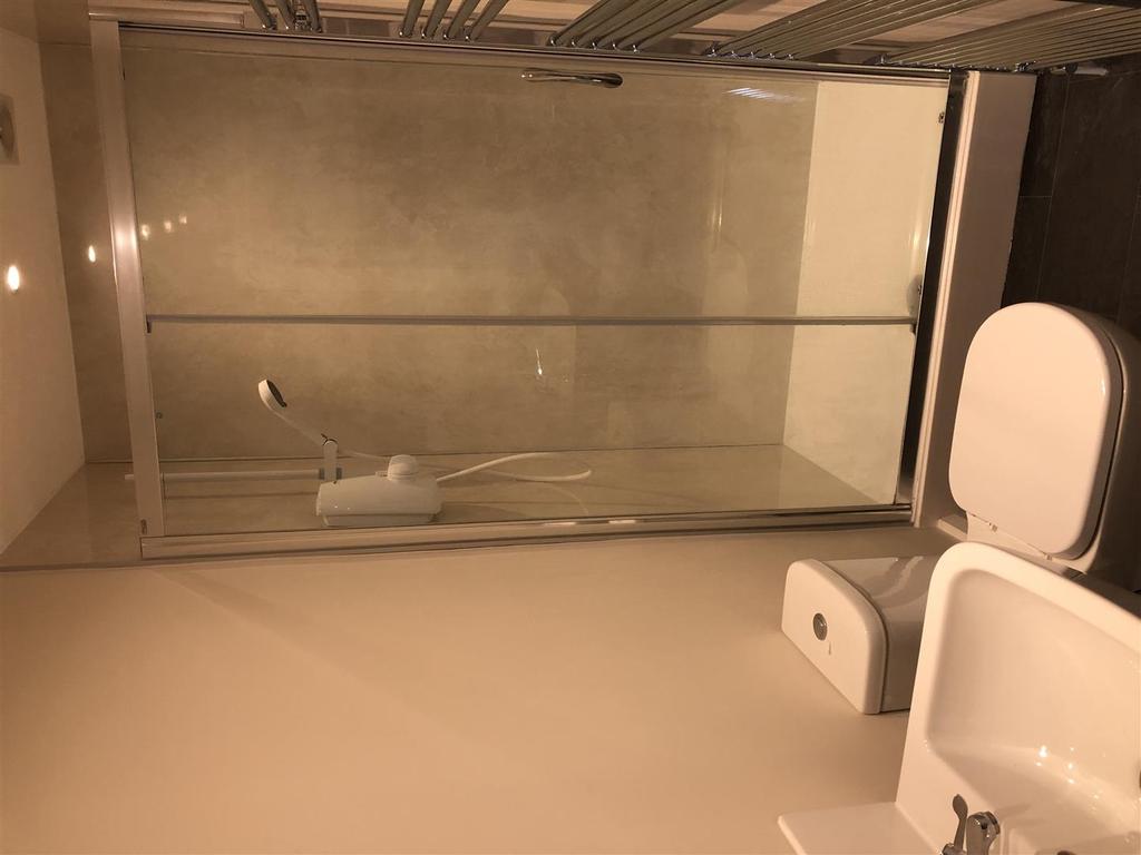 Shower side.JPG