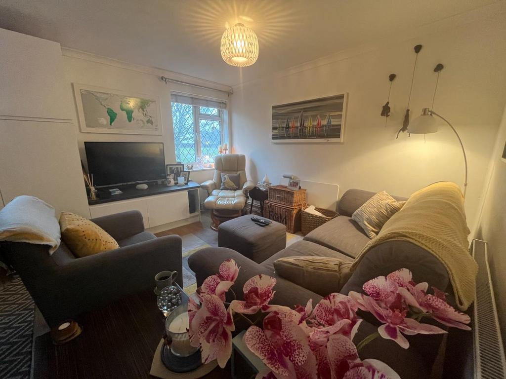 Southbrook Close, Canford Heath, Poole 1 bed apartment £155,000