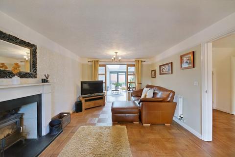 3 Walnut Walk, Lichfield, WS13 8FA