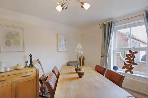 3 Walnut Walk, Lichfield, WS13 8FA