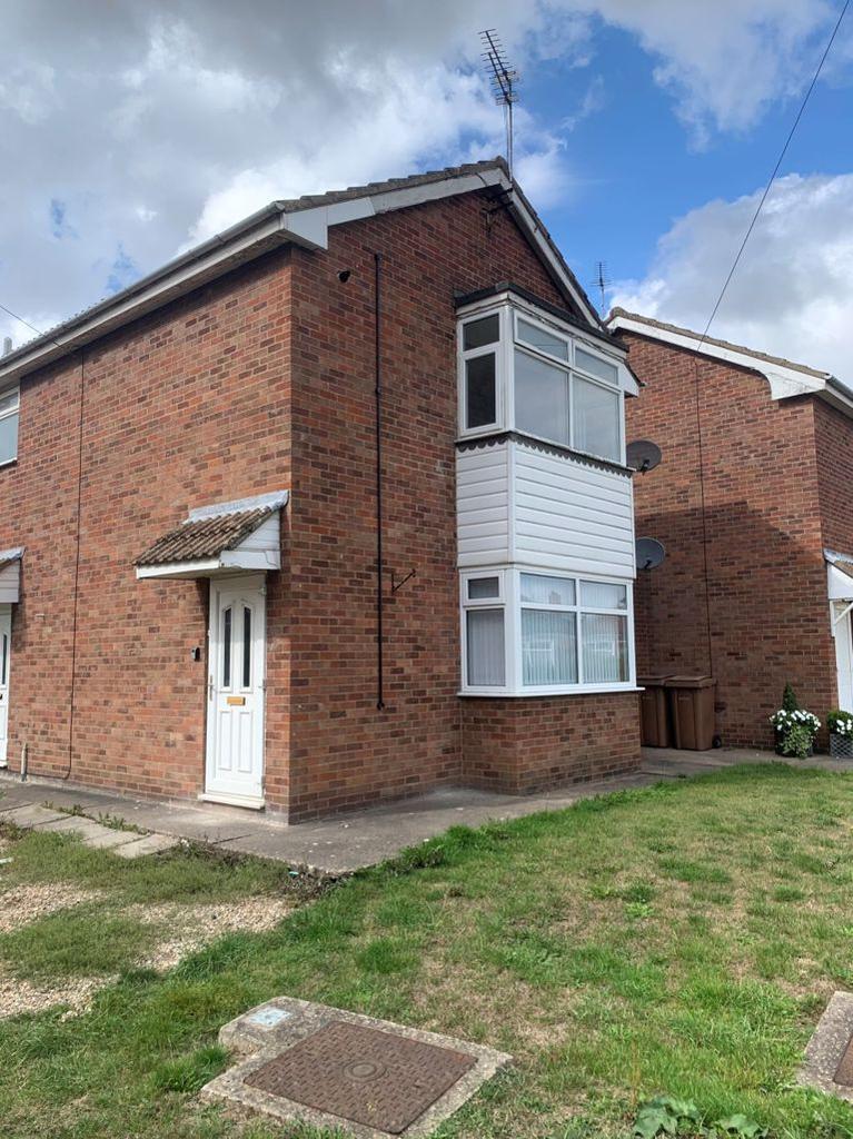 2 St Leonards Road. Beverley, HU17 7HX 2 bed flat to rent £695 pcm (£