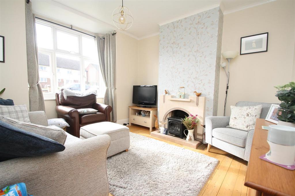 Staple Hall Road, Bletchley, Milton... 2 bed semidetached house £375,000