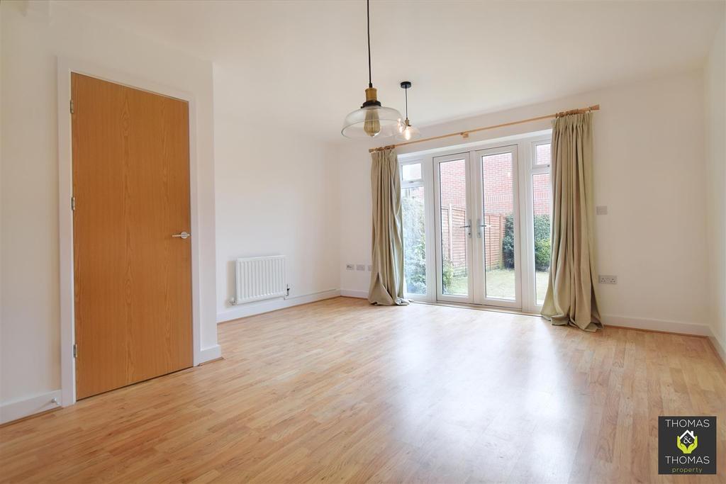 Acorn Way, Hardwicke, Gloucester 4 bed townhouse £1,450 pcm (£335 pw)