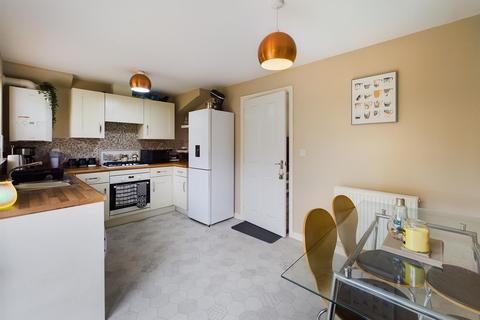 15 Bro Eithin, Cefneithin, Llanelli, SA14 7AZ
