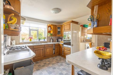 5 bedroom detached house for sale, Substantial 1950's family home in Yatton village