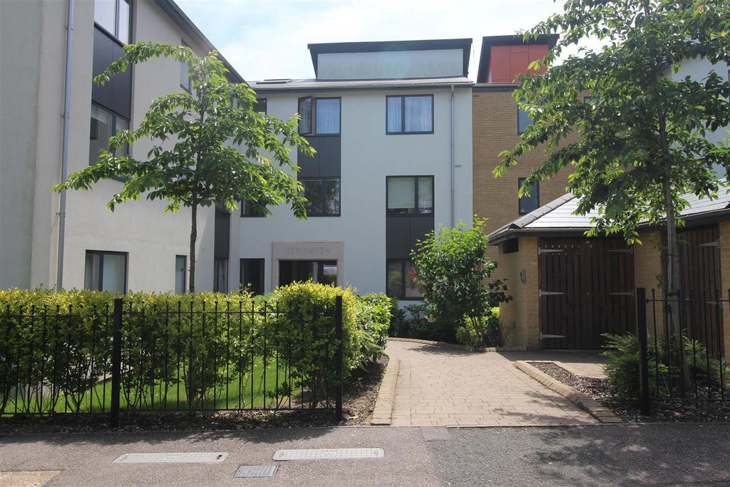 Drakes Drive, Stevenage, SG2 0EY 2 bed apartment £245,000