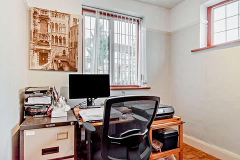 117 Ridgeway Drive, Bromley, BR1 5DB