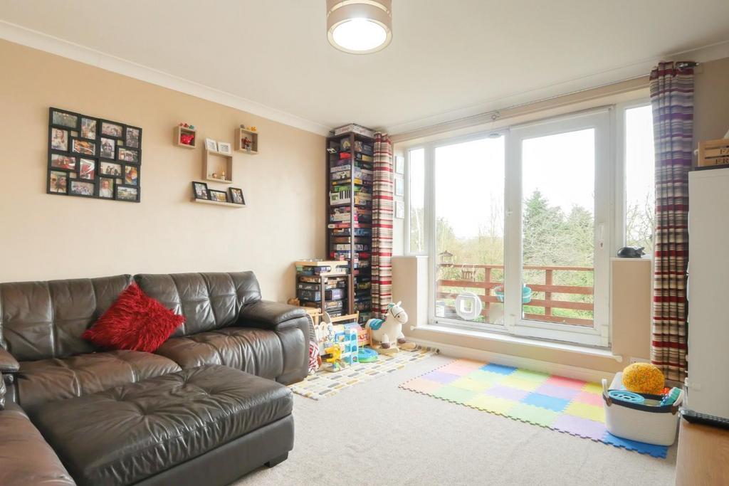 Scott Green, Gildersome, LS27 7AT 3 bed semidetached house £300,000