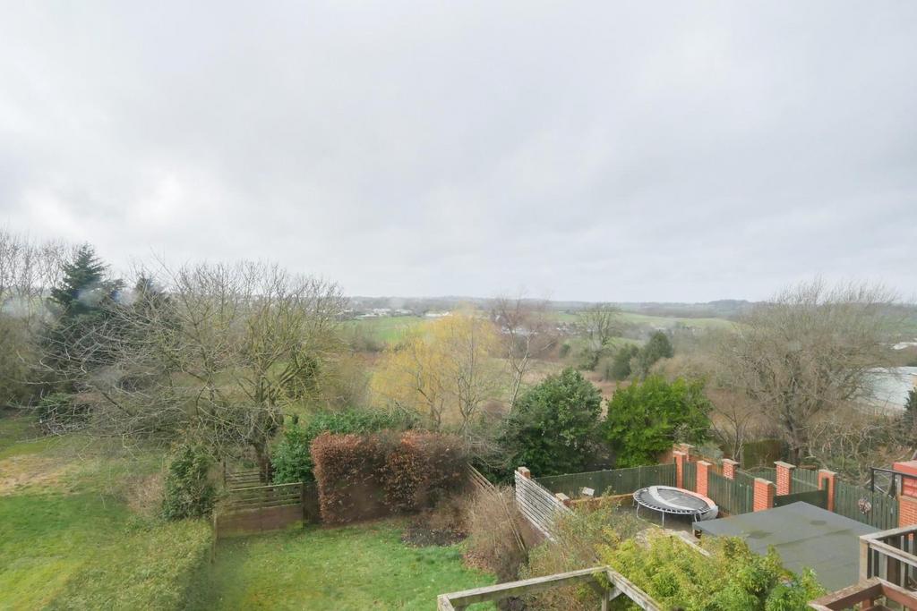 Scott Green, Gildersome, LS27 7AT 3 bed semidetached house £300,000