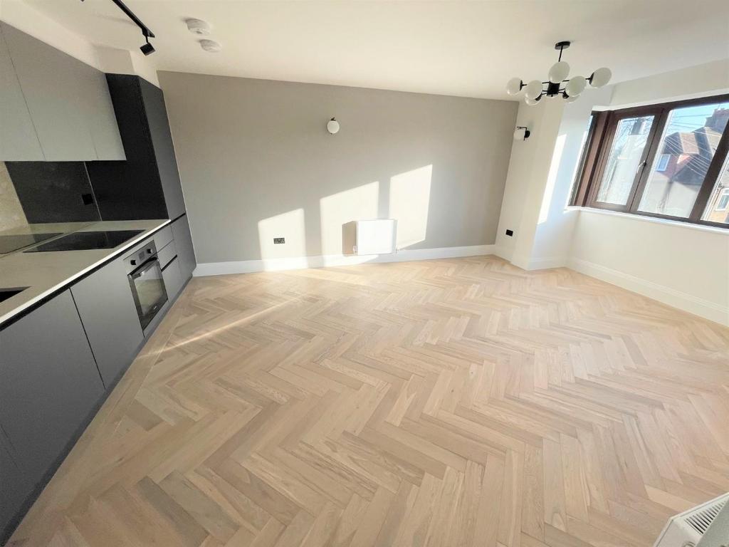 Shakespeare Road, Mill Hill, NW7 1 bed apartment £1,645 pcm (£380 pw)
