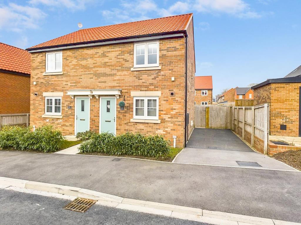 2 Spring Beck Avenue, Norton, Malton... 2 bed semidetached house £