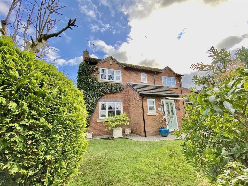 Hillbury Road, Wrexham, Wrexham 4 bed detached house for sale £360,000