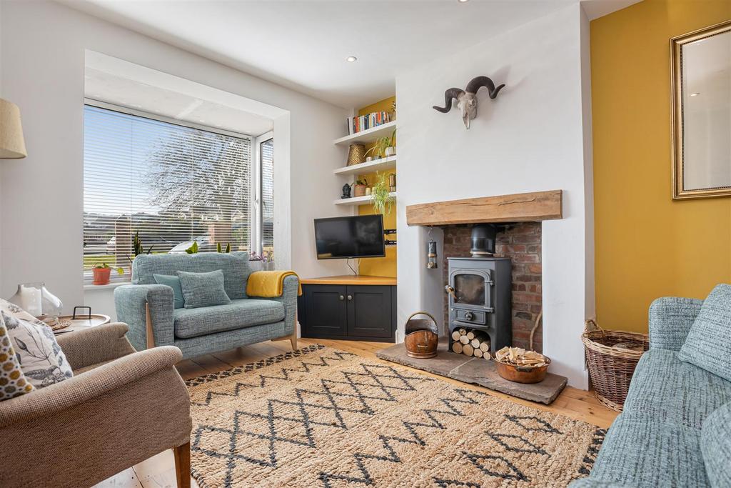 Church Road, Dartmouth 2 bed terraced house £335,000