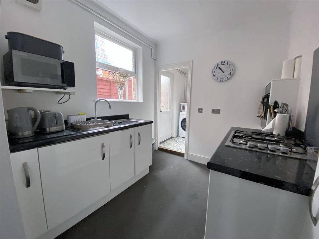 Kitchen: