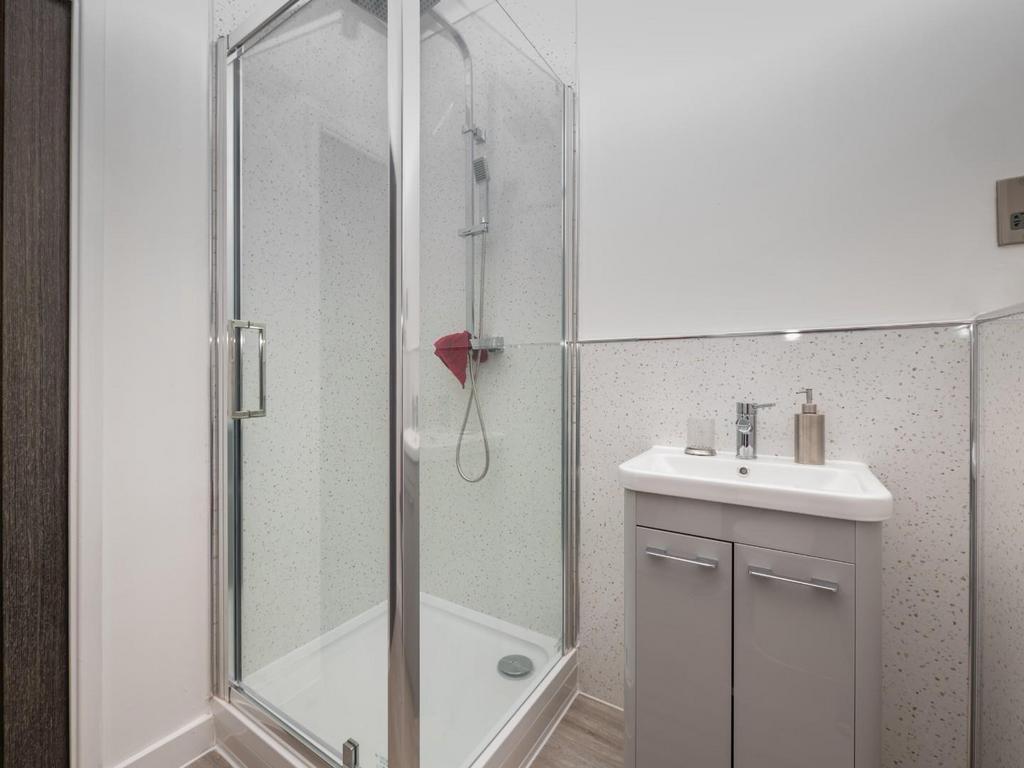 EN SUITE 2.jpg