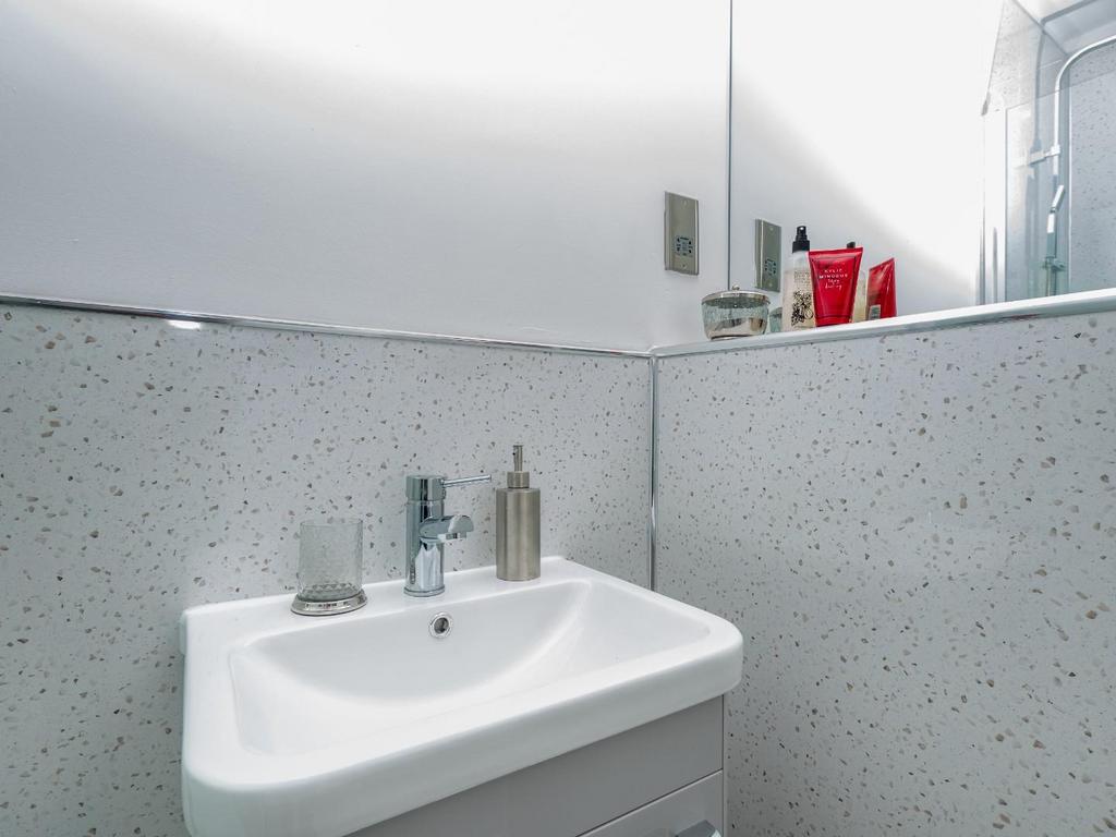 EN SUITE 3.jpg