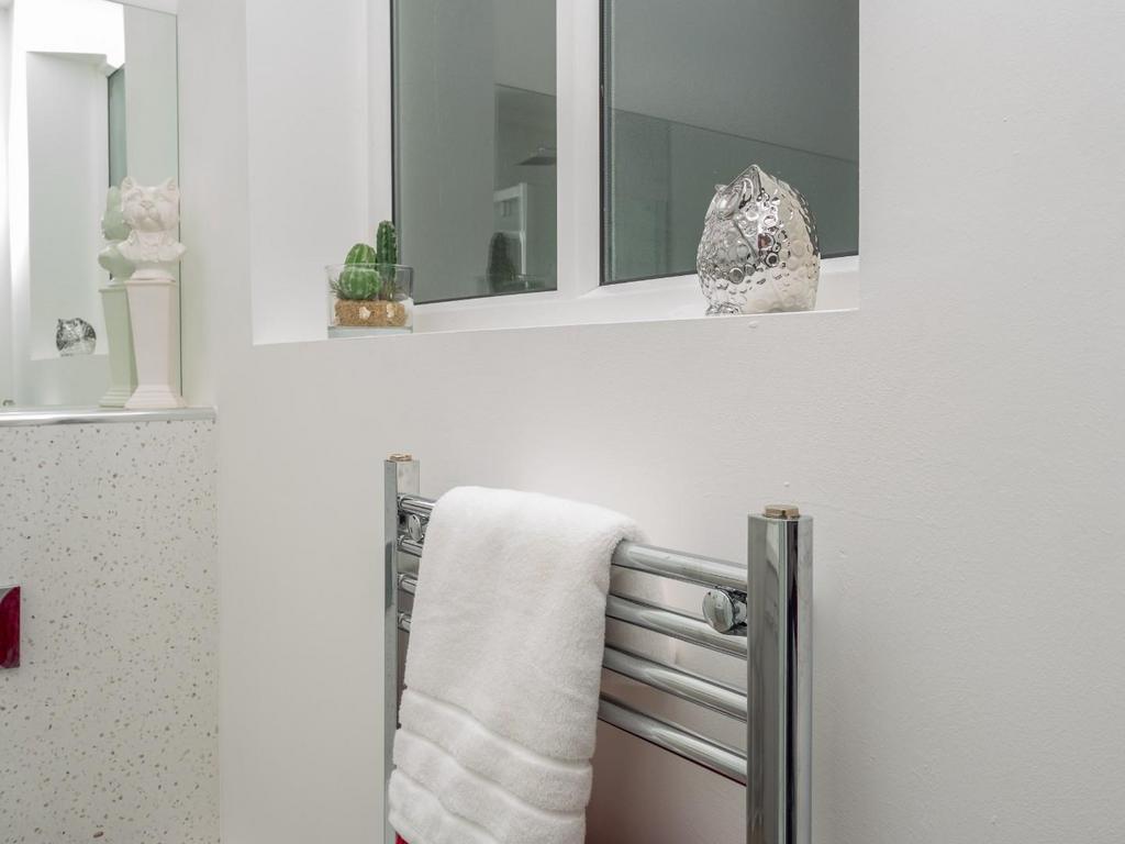 EN SUITE 4.jpg