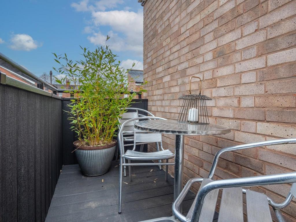 PATIO 1.jpg