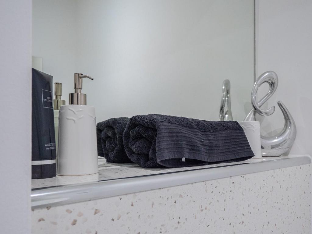 SHOWER ROOM 3.jpg