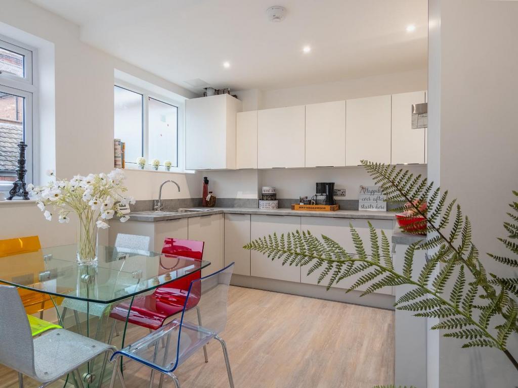 KITCHEN 2.jpg