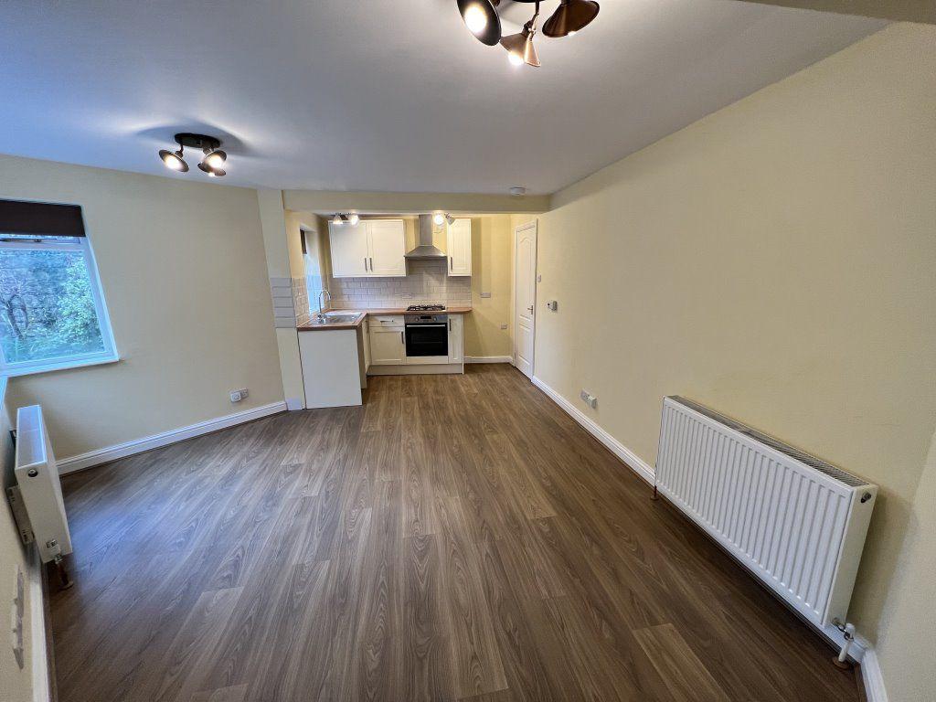 Park Parade, Harrogate, HG1 2 bed semidetached house to rent £900 pcm (£208 pw)