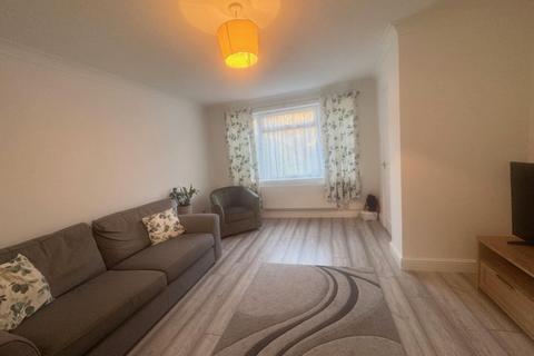 3 bedroom end of terrace house to rent, Netley Close, Maidstone