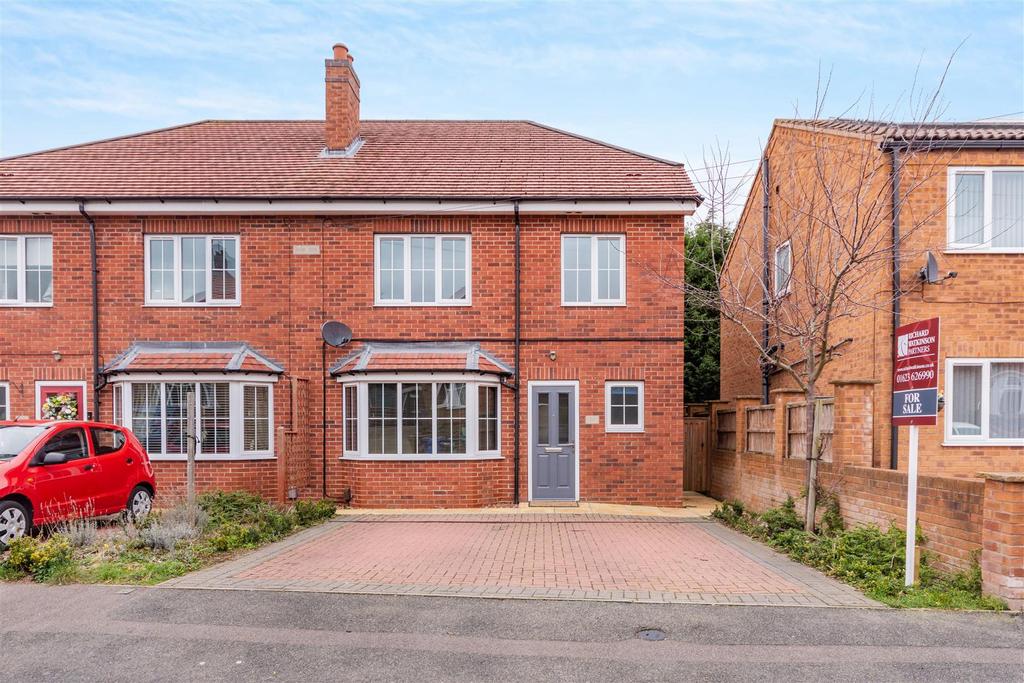 Derwent Avenue, Mansfield 3 bed semidetached house for sale £220,000