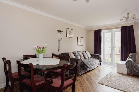 8 Cotswold Way, Worcester Park, KT4 8LL