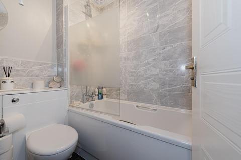 8 Cotswold Way, Worcester Park, KT4 8LL